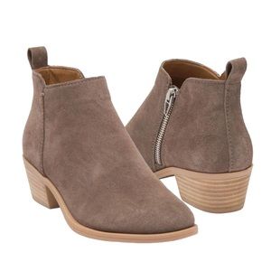 DOLCE VITA Taupe Suede Booties. Size 9‎